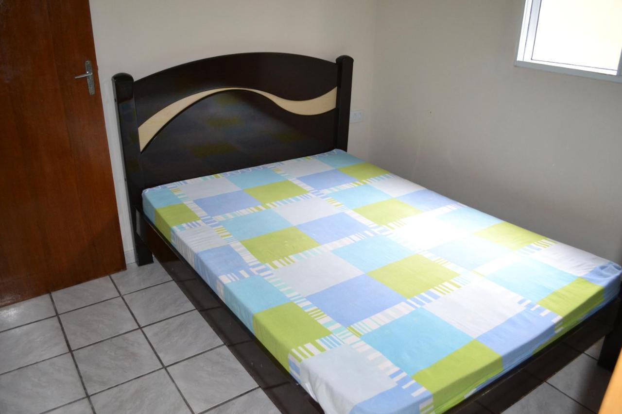 Hotel Casas Em Proximo Da Com 2 Dormitorios, Churrasqueira E 3 Vagas De Garagem