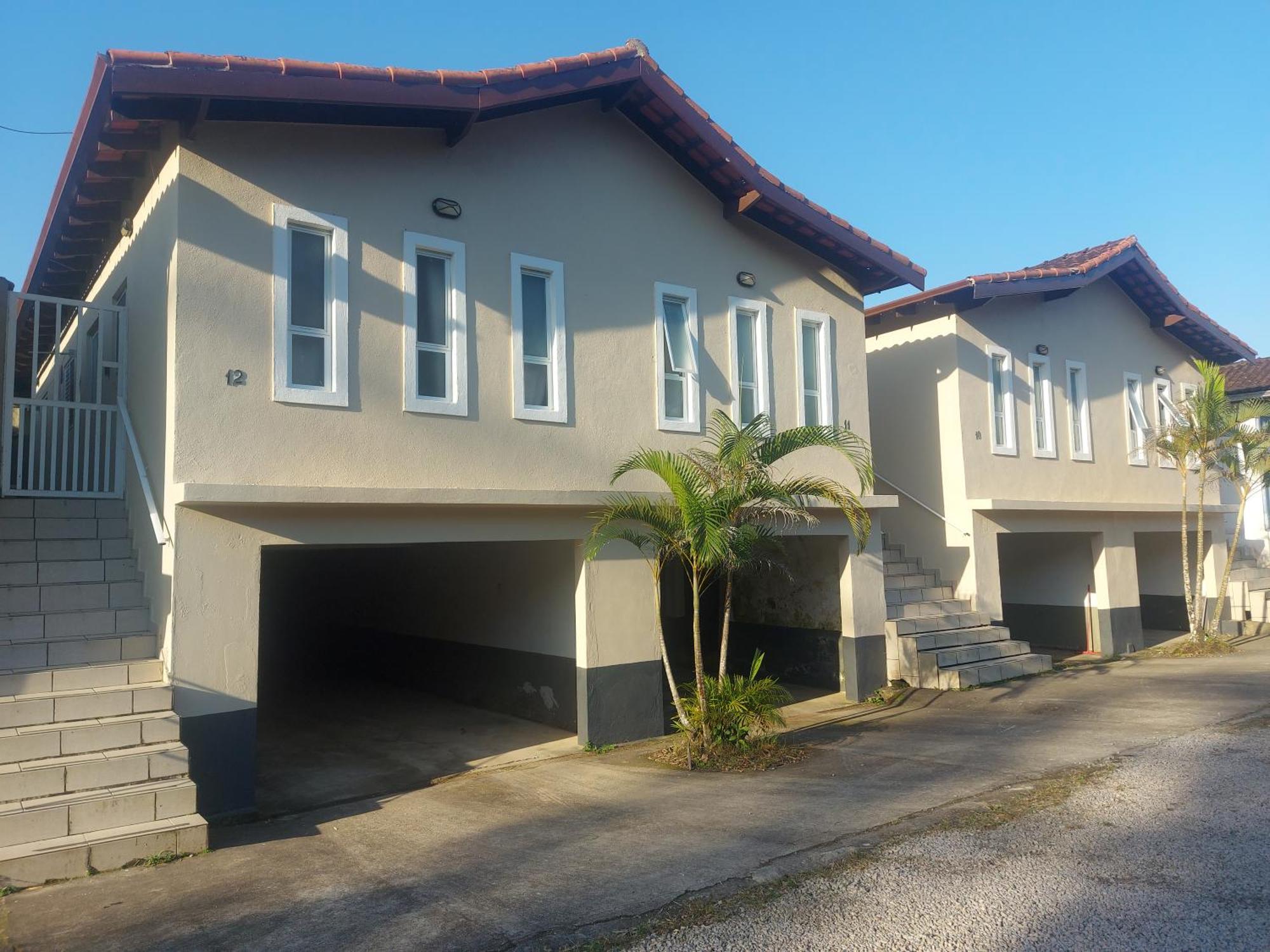 Casas Em Proximo Da Com 2 Dormitorios, Churrasqueira E 3 Vagas De Garagem Hotel